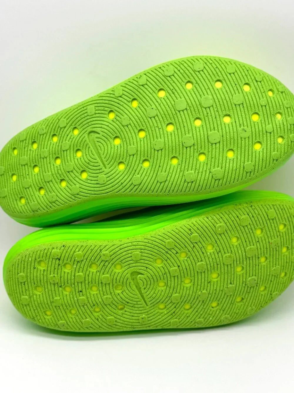 Nike Mens Reactx Rejuven8 Green Strike Volt Slides Sz 10 New w/o Box HV5060-300